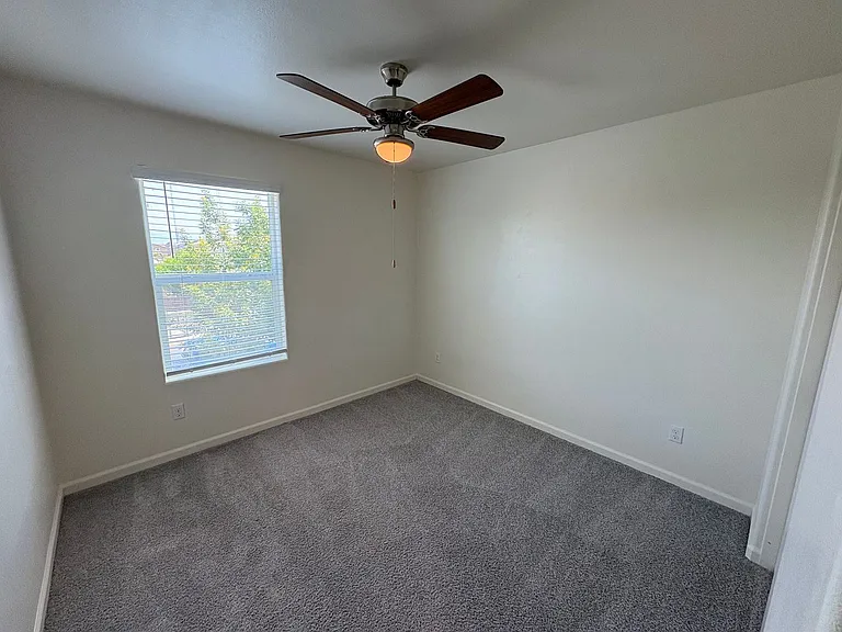 641 S Laguna St — Photo 30