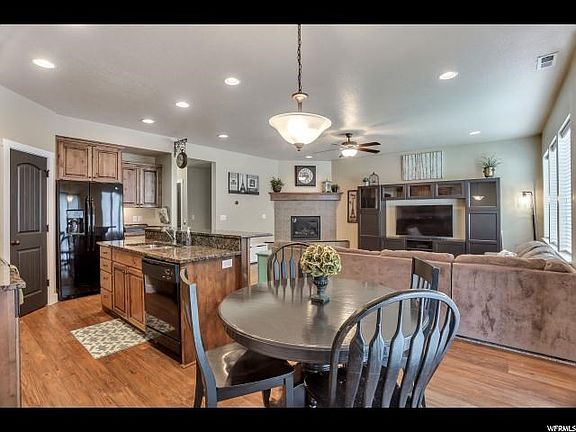 5th image of 1261 N Silver Crest Dr