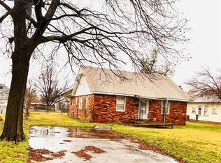 409 W 3rd St, Watonga, OK 73772
