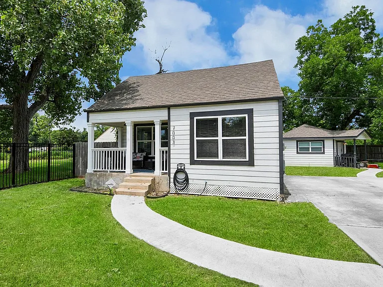 7003 Darien St — Photo 6