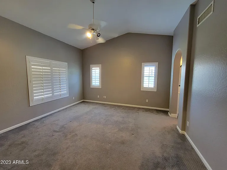 758 W Oxford Ln — Photo 8