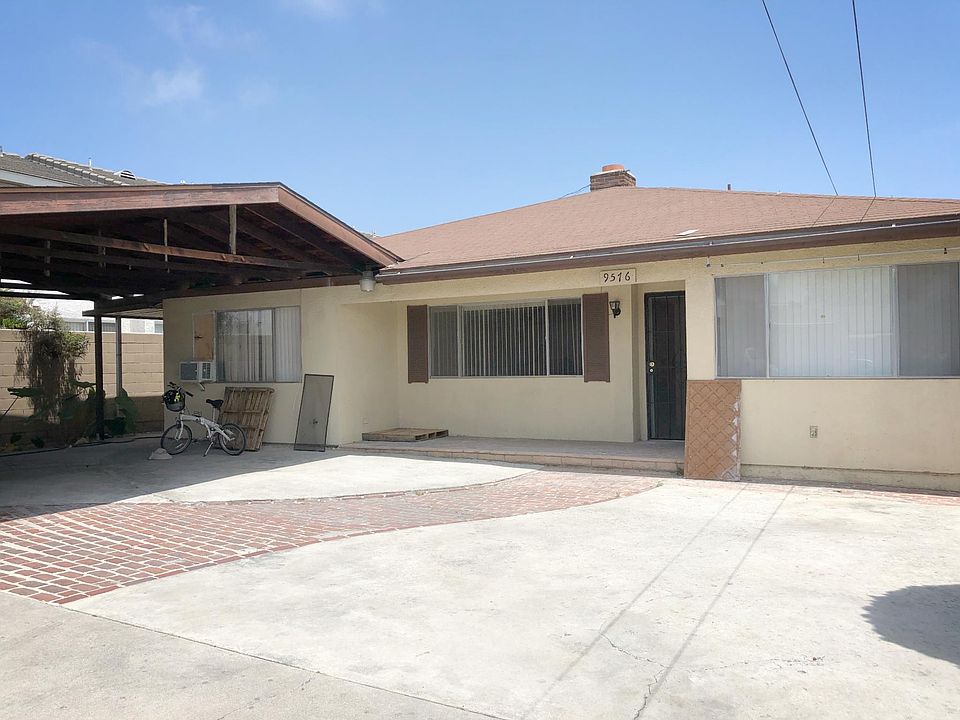 Stand alone unit with 5 bedrooms and 2 baths