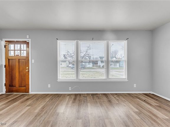 4th image of 17401 Wayne Dr