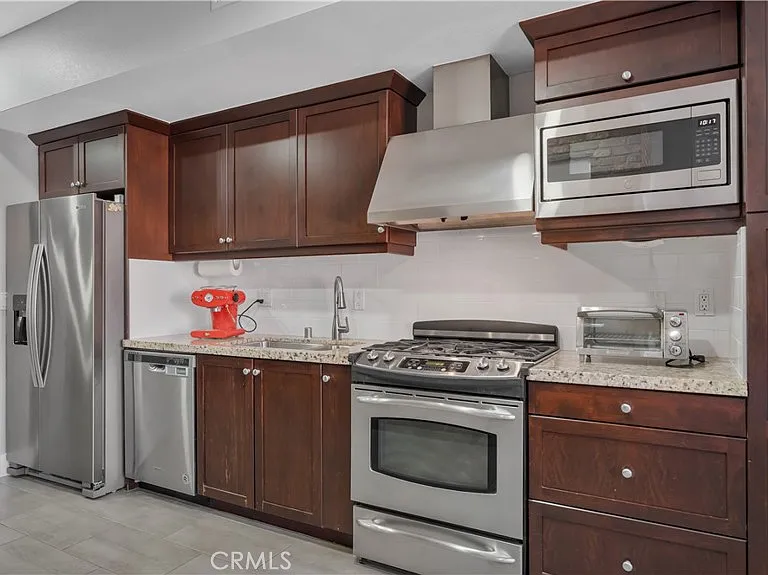 728 N Santiago St — Photo 6