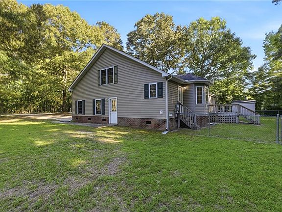 4th image of 104 Robin Dr