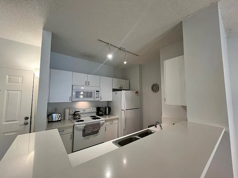 720 S Sapodilla Ave #312 — Photo 2