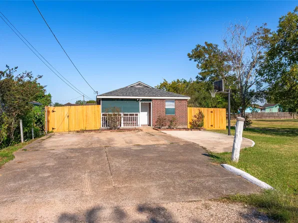 2713 Avenue C, Dickinson, TX 77539