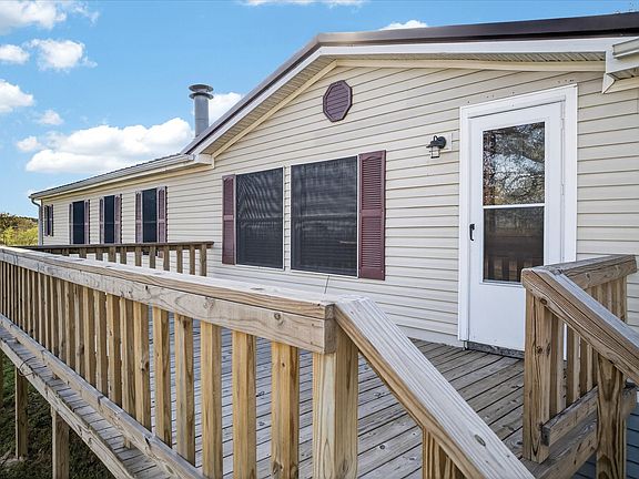 5th image of 2667 Roland Rd