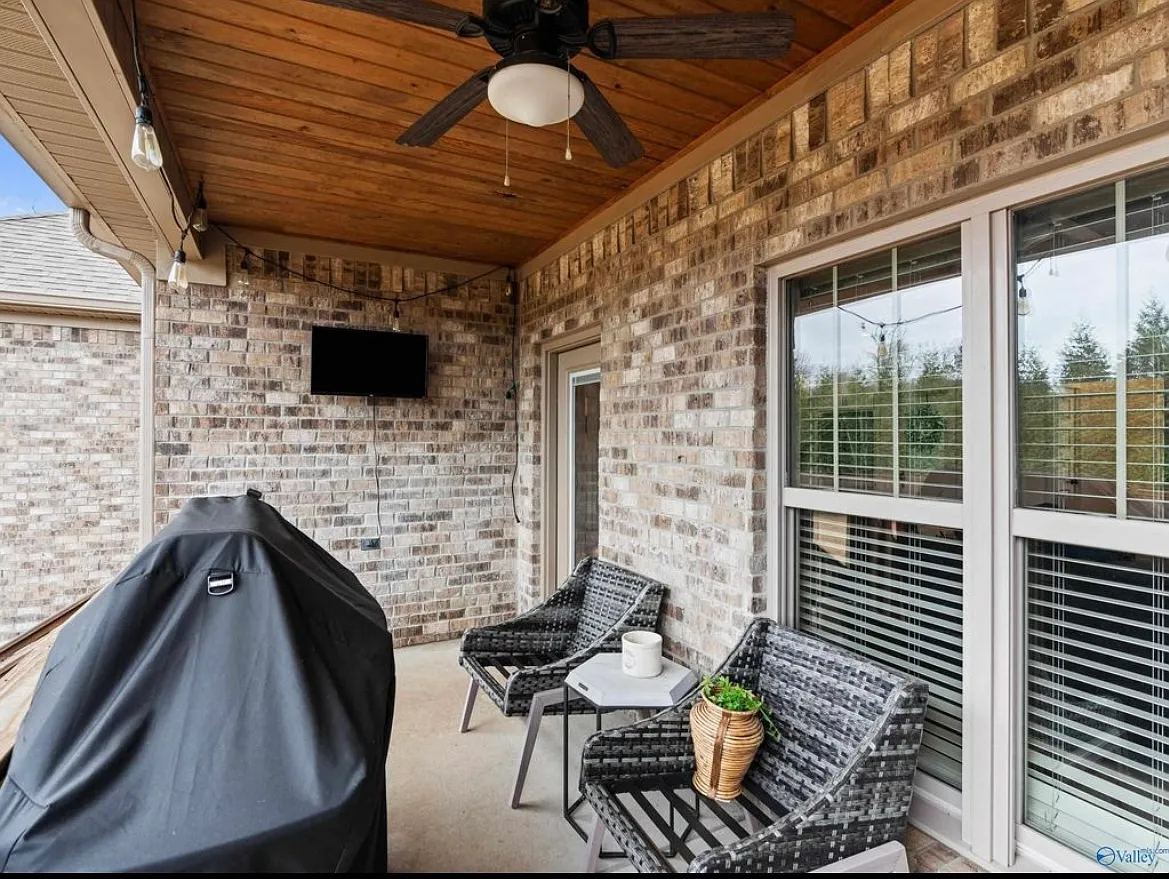4 bed, 2285 sqft, $2,800 — Photo 2