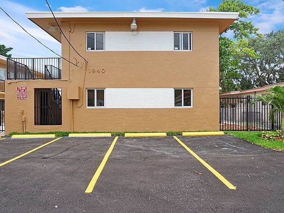 2nd image of 1940 Washington Ave APT 10