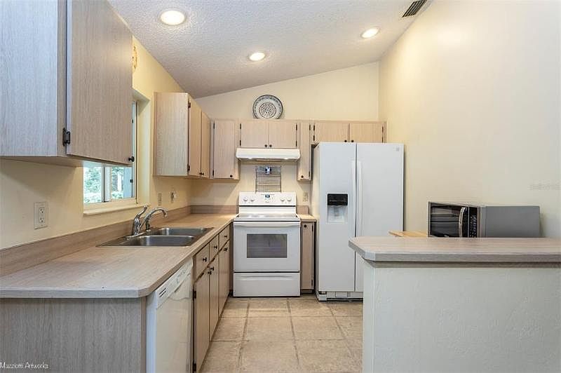 2nd image of 2 Watkins Pl