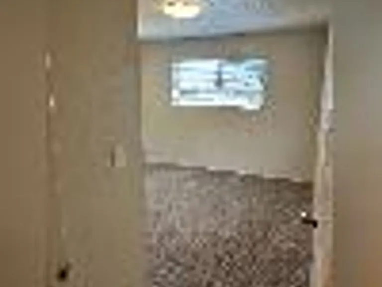 920 Castlewood Dr — Photo 4