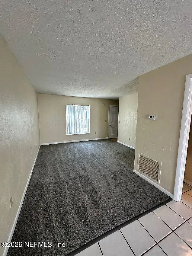 2 bed, 1.5 bath, 900 sqft, $1,300 — Photo 2