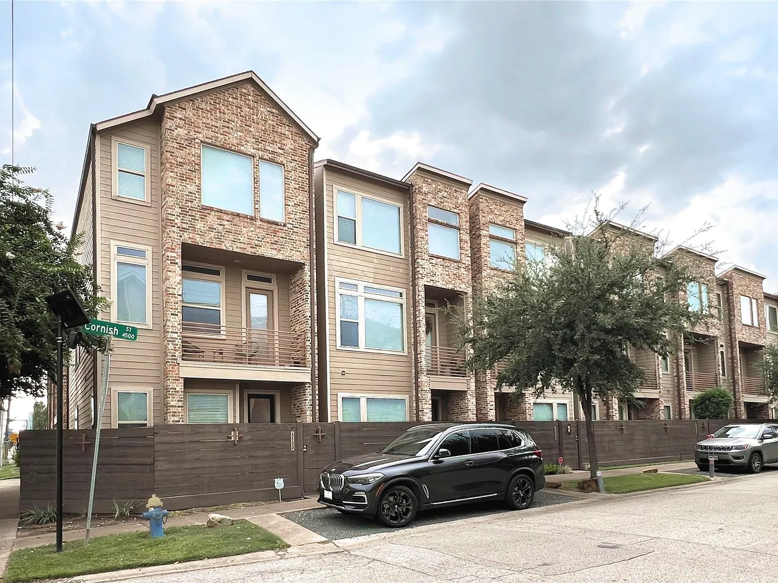 3 bed, 3.5 bath, 1920 sqft, $2,800 — Photo 3