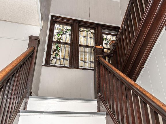 5th image of 830 Lexington Ave