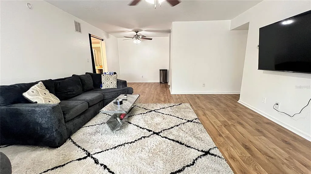 2 bed, 2.0 bath, 1144 sqft, $1,550 — Photo 4