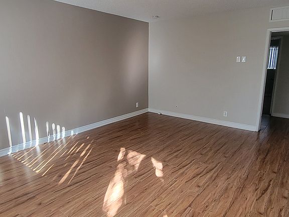 4th image of 901 N Walnut St APT M