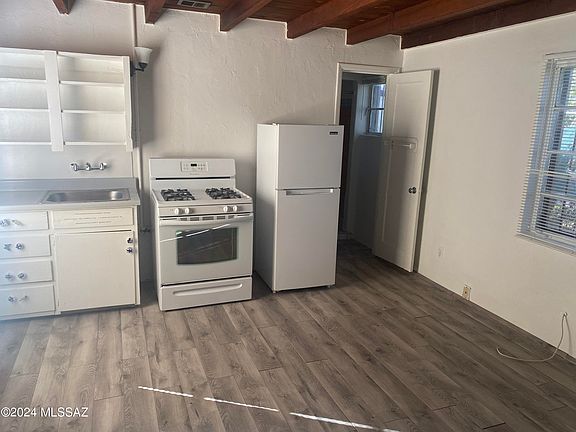 3rd image of 2519 N Estrella Ave