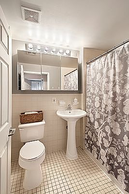 5th image of 279 W 117th St APT 6H