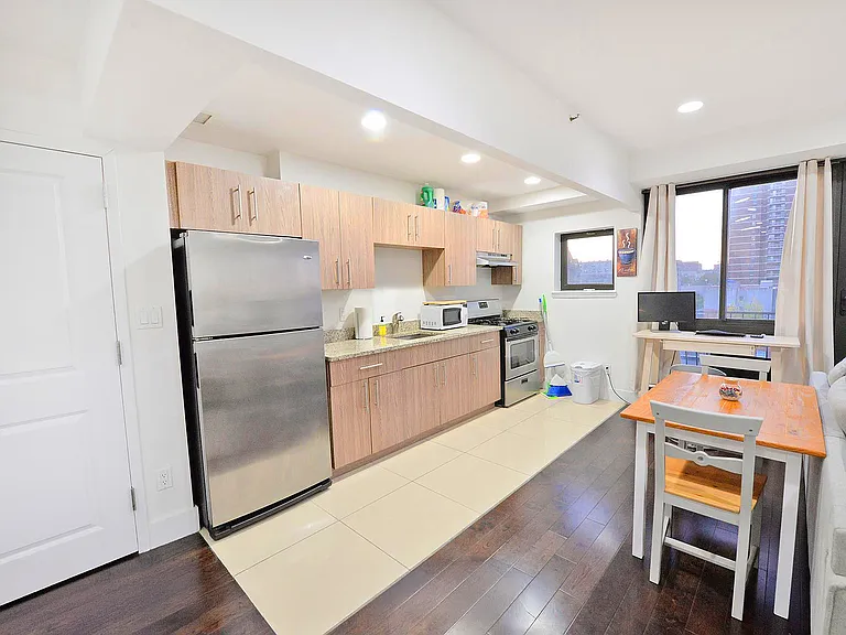 203 E 121st St #801 — Photo 4