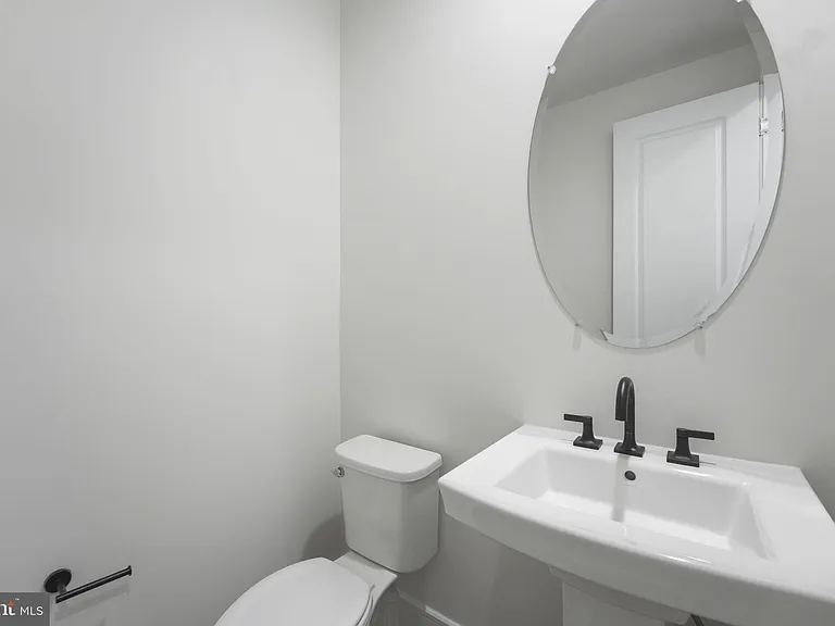 43421 Farringdon Sq — Photo 30