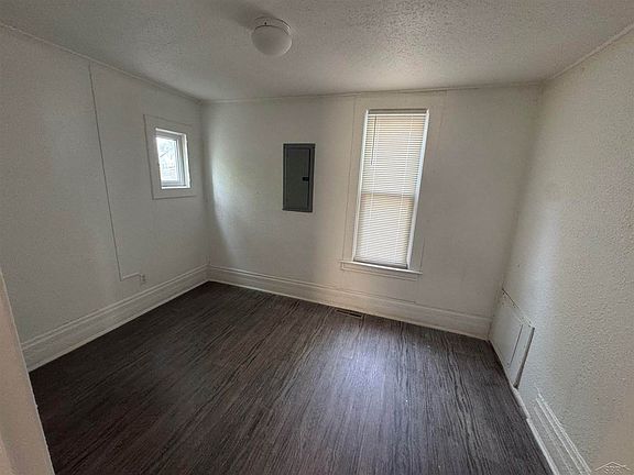 4th image of 1338 Sears St