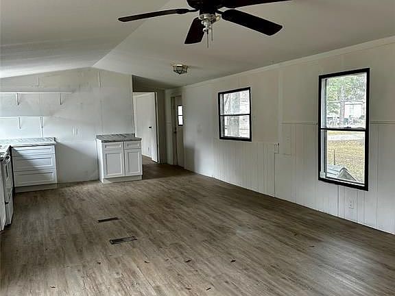3rd image of 21098 Brazos Dr