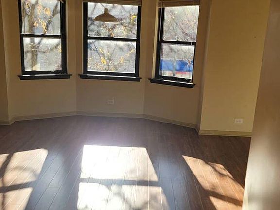 4th image of 2967 N Lincoln Ave #2