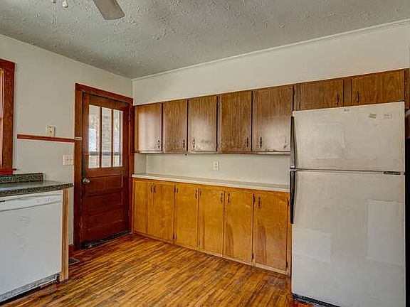 3rd image of 40 Charlie Ln