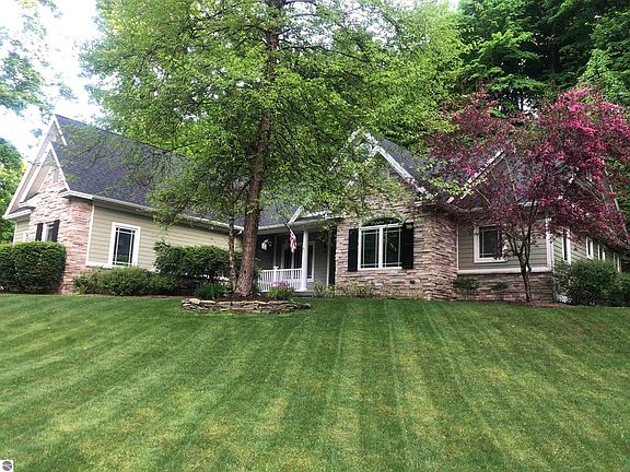 3rd image of 115 Wooded Valley Dr