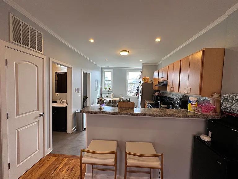 1148 N Keeler Ave #1W — Photo 3