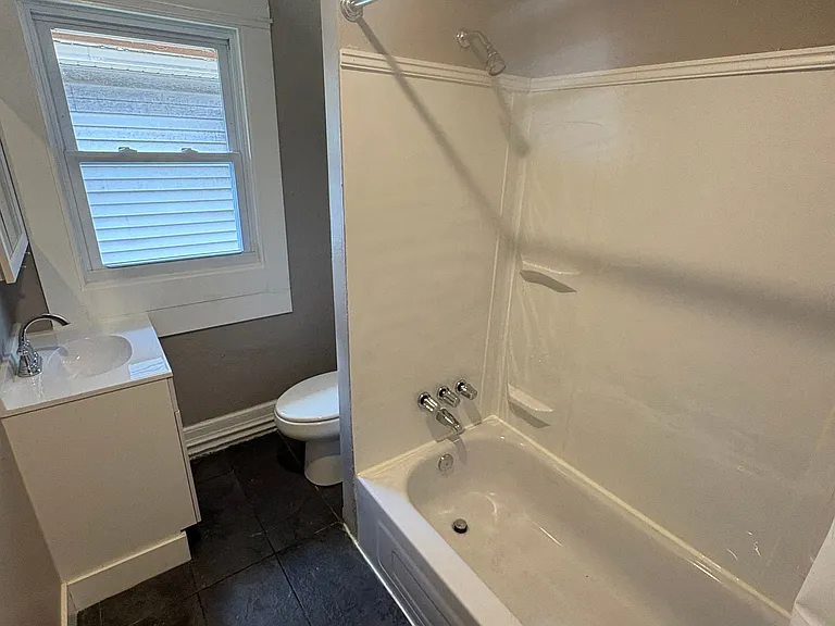 678 Genesee St #678 — Photo 4