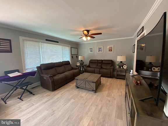 3rd image of 9 Sycamore Dr