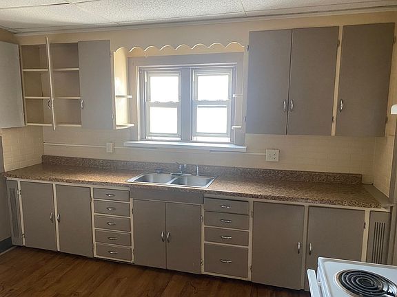 5th image of 523 Walnut St APT 5