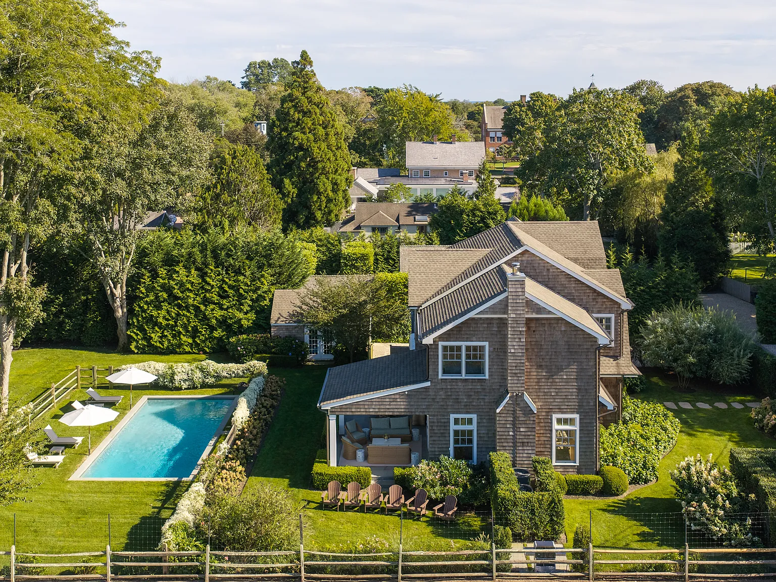 A Coveted Amagansett Retreat with Farm Views Near the Ocean — Photo 4
