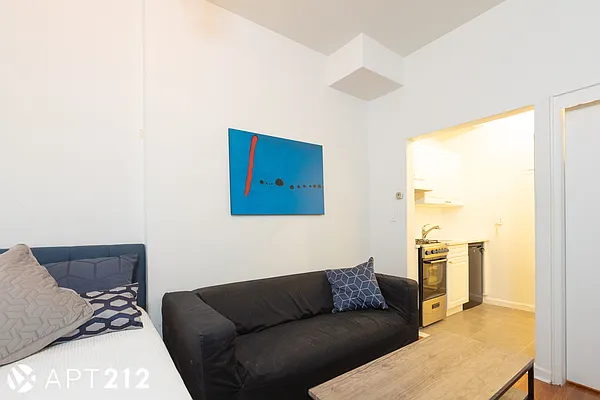 Rented by APT212 INC | media 15