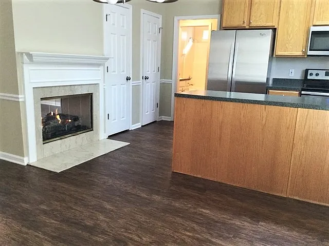 3 bed, 2.0 bath, 1972 sqft, $2,500 — Photo 4