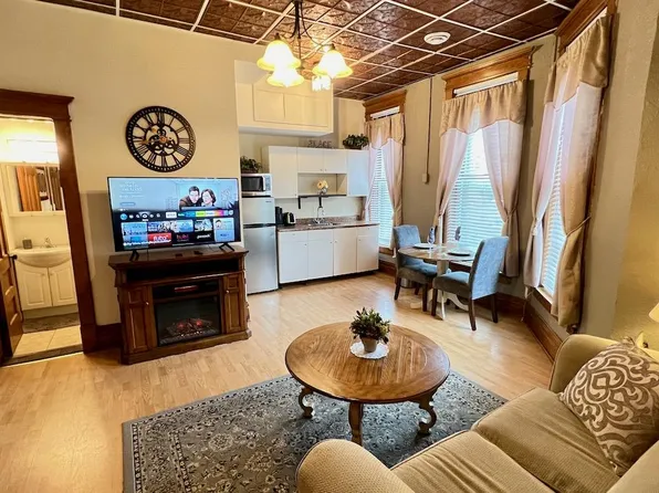 605 Bluff St, Dubuque, IA