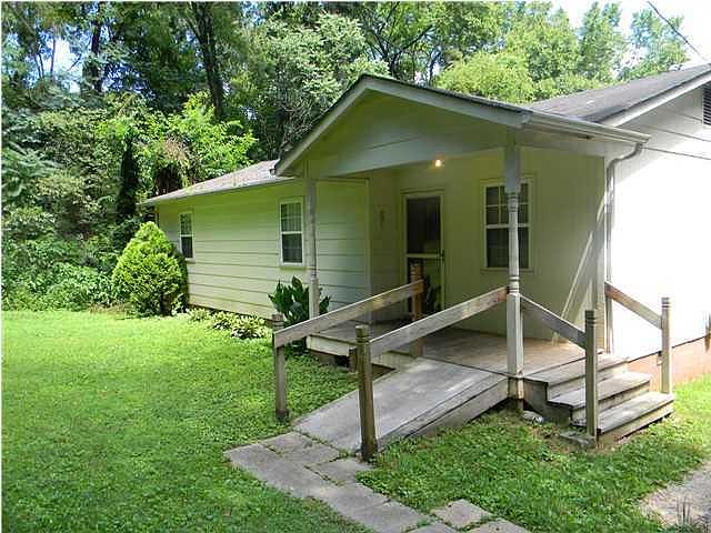 1st image of 3105 Engert Dr