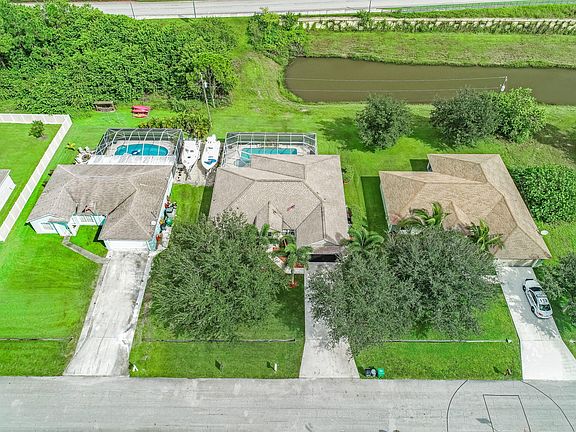 4th image of 598 SW Bradshaw Cir
