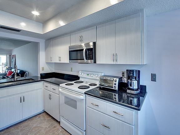 2nd image of 5282 Wedgewood Ln #46