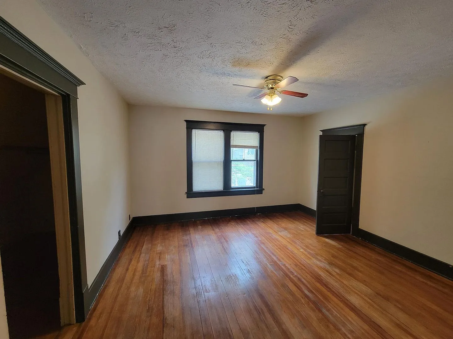 3 Bedroom Home With Garage — Photo 4