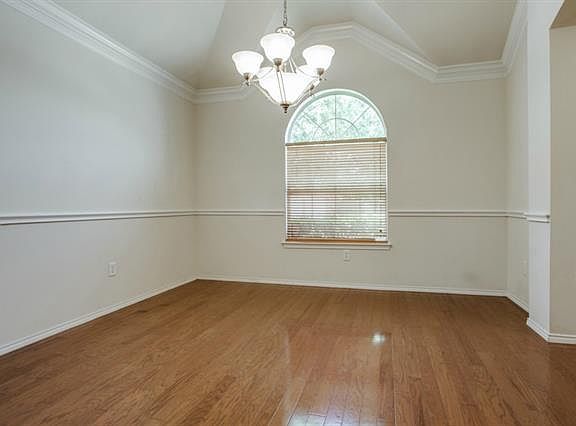5th image of 1331 Clear Creek Dr