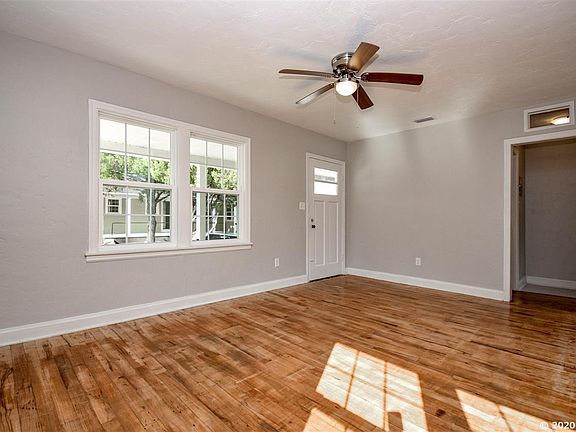 4th image of 305 NE 9th St #1