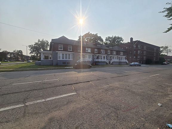 2nd image of 600 Gladstone St #6