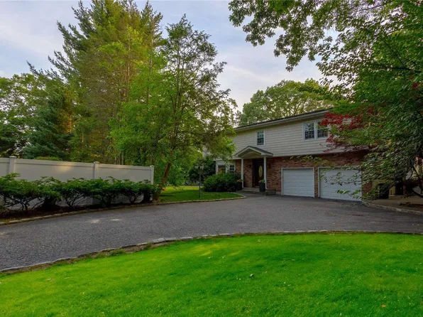19 Burroughs Avenue, Dix Hills, NY 11746
