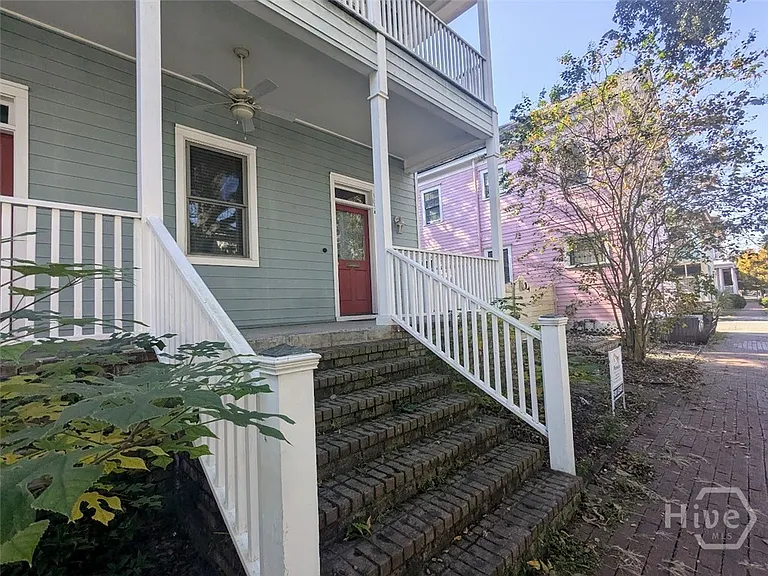 305 E Duffy St #A — Photo 3