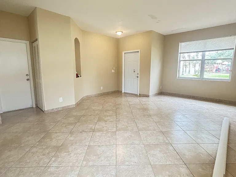 13428 SW 23rd St — Photo 3