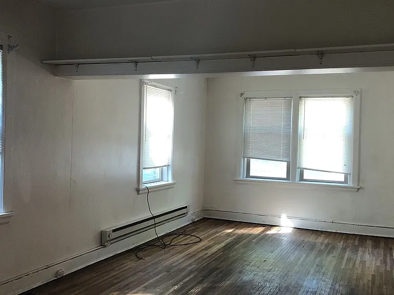 405 NE Oak St — Photo 45
