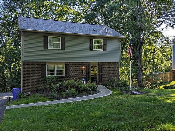 3rd image of 1109 Woodhill Dr